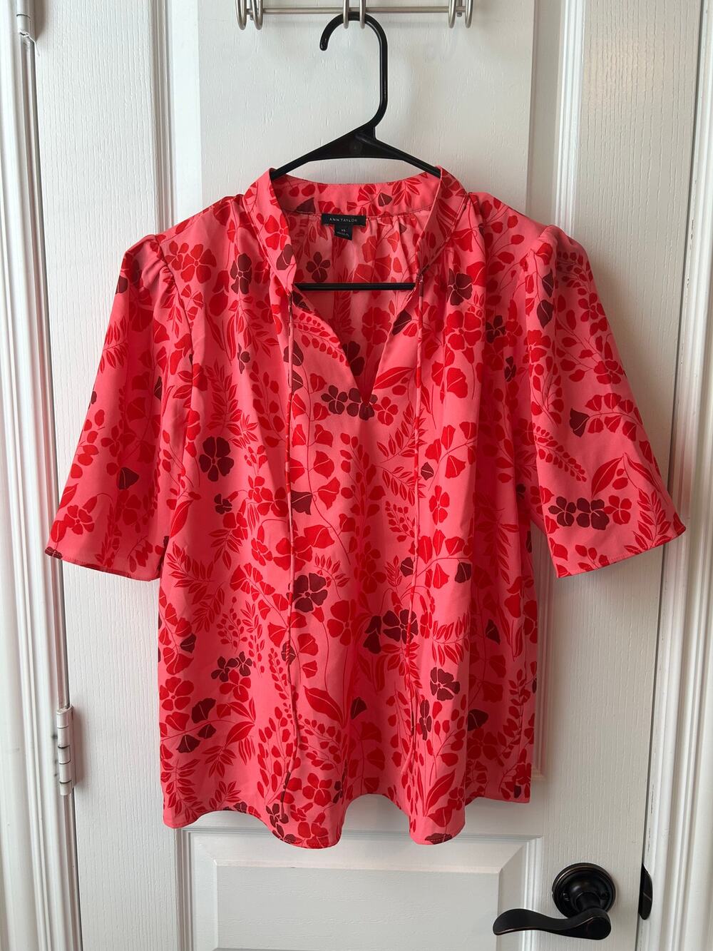 Ann Taylor Pink Printed Blouse Tie-Neck Sz XS